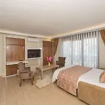 Aparthotel Sunlit 3*
